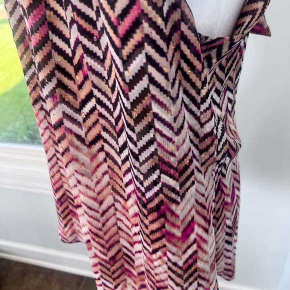 White House Black Market Black and Pink Chevron Blouse - Picture 11 of 15